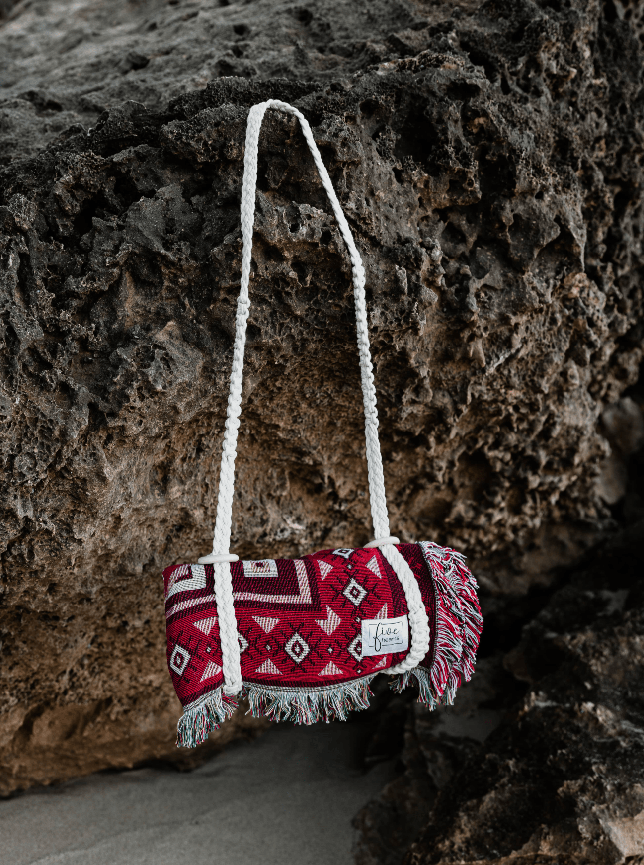Macramé carry strap for throw rug